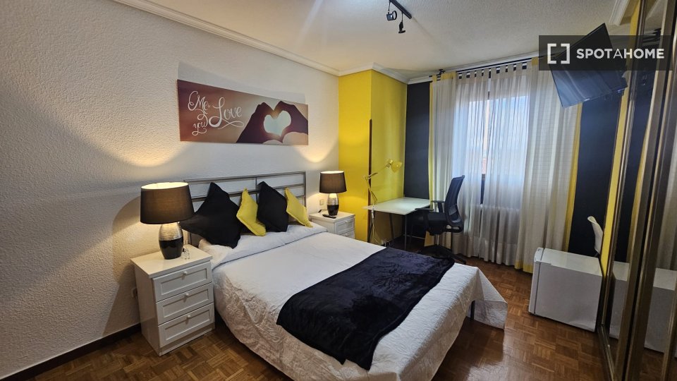 Double room Alcala_De_Henares, 5 beds, 140m² — photo 1