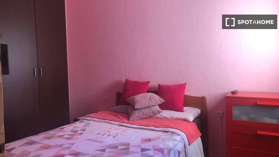 Double room Barcelona, 3 beds, 72m² — photo 6