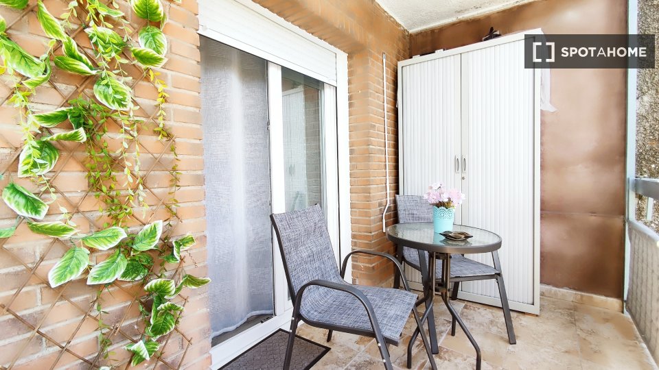 Double room Madrid, 3 beds, 85m² — photo 15