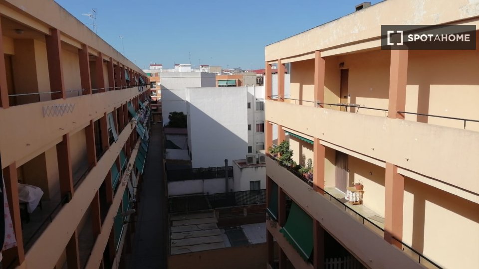 Double room Valencia, 3 beds, 120m² — photo 4