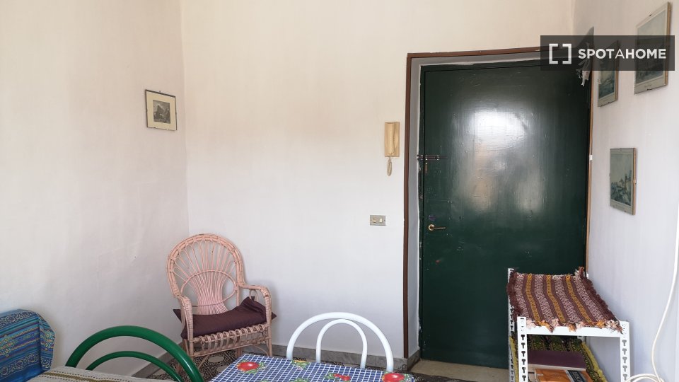 Double room Naples, 3 beds, 110m² — photo 1