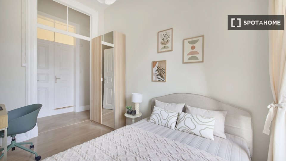 Double room Lisbon, 9 beds — photo 12