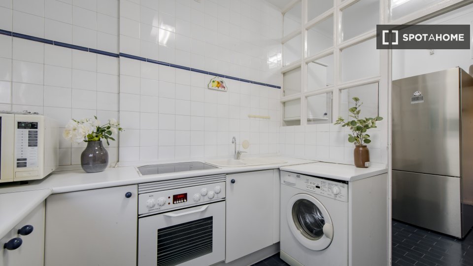 Double room Madrid, 8 beds, 150m² — photo 10