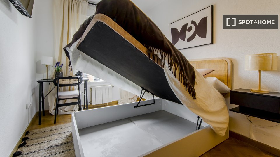 Double room Madrid, 5 beds — photo 8