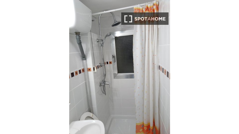 Double room Madrid, 3 beds, 50m² — photo 19