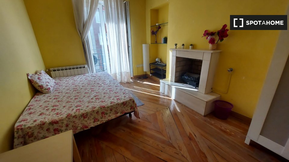 Double room Madrid, 7 beds, 180m² — photo 3