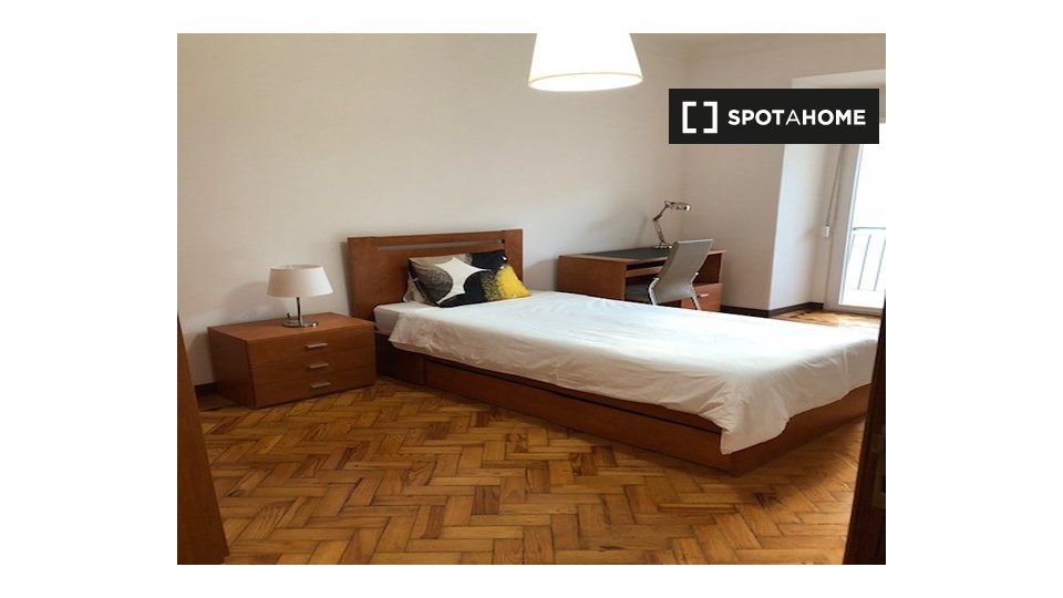 Double room Lisbon, 5 beds — photo 2