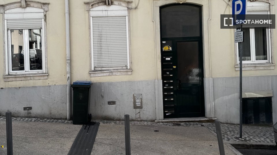 Double room Lisbon, 4 beds — photo 14