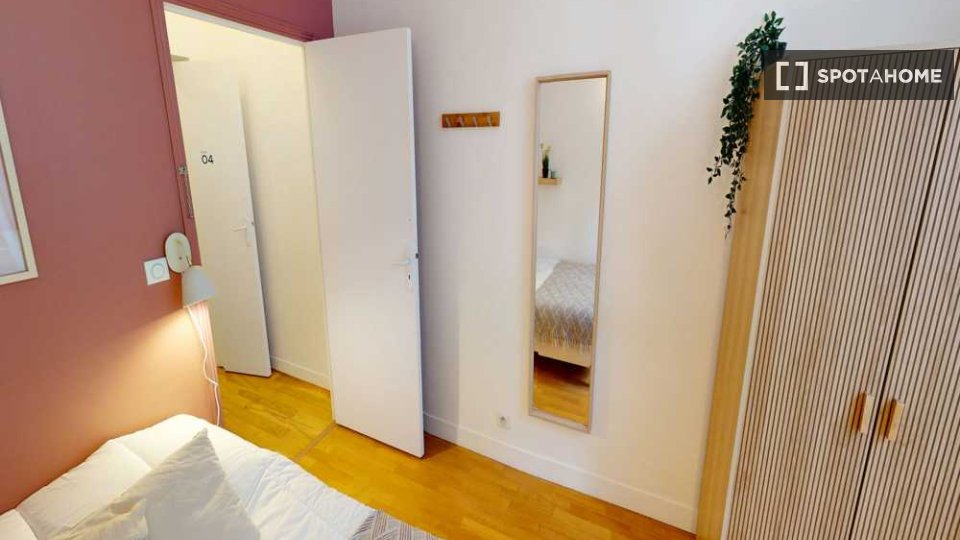 Double room Paris, 5 beds, 110m² — photo 2
