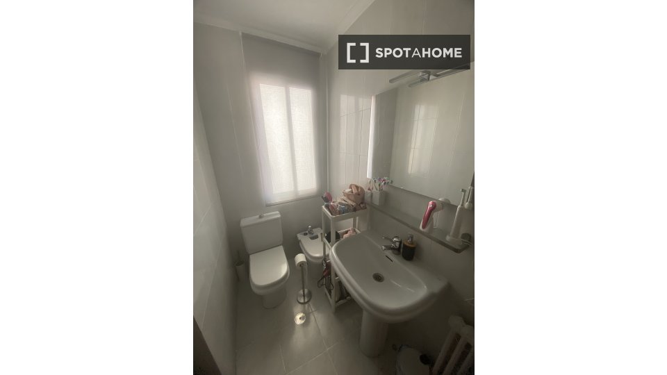 Habitación en piso compartido en alquiler en Plaza España, Valladolid.
