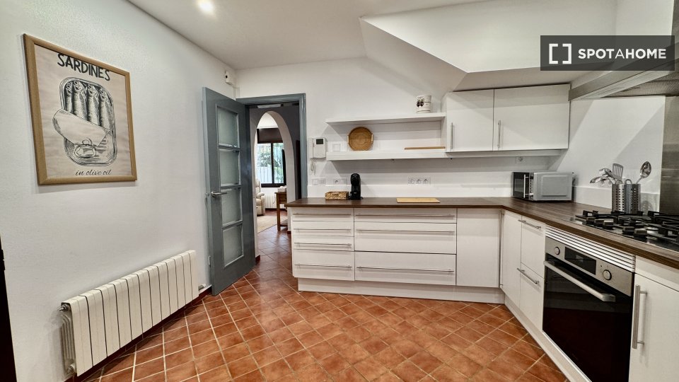 Apartment Barcelona, 5 beds, 200m² — photo 1