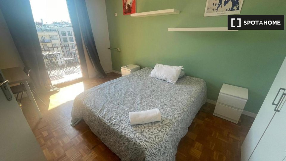 Double room Barcelona, 19 beds, 320m² — photo 1