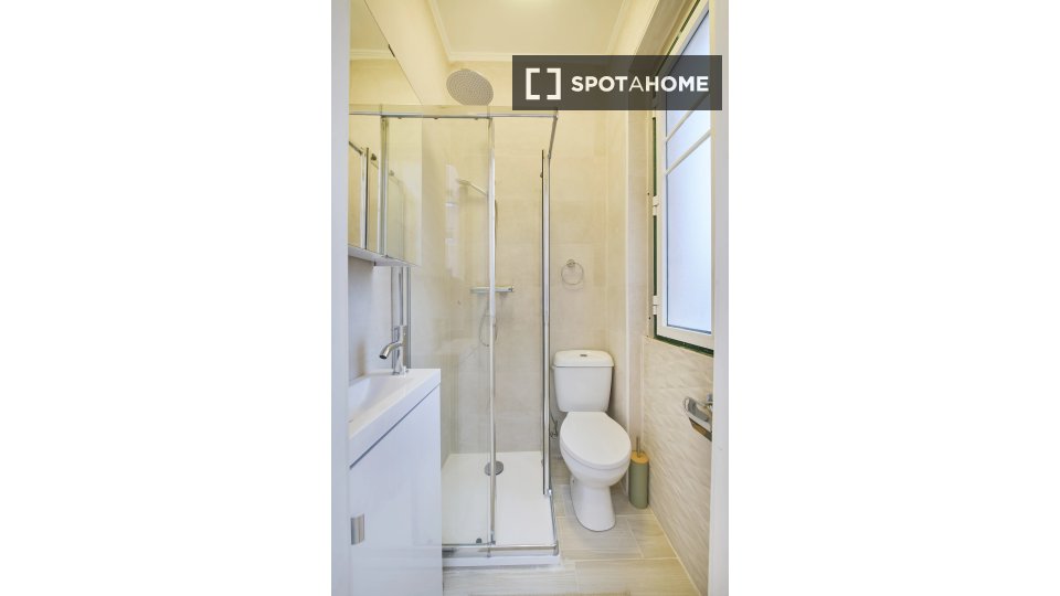 Double room Lisbon, 6 beds — photo 17