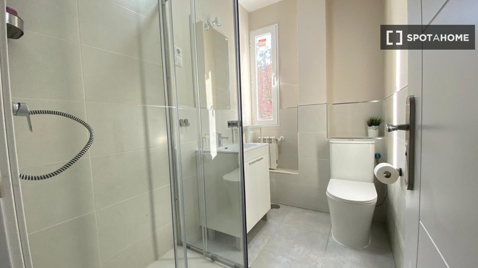 Double room Madrid, 5 beds — photo 22