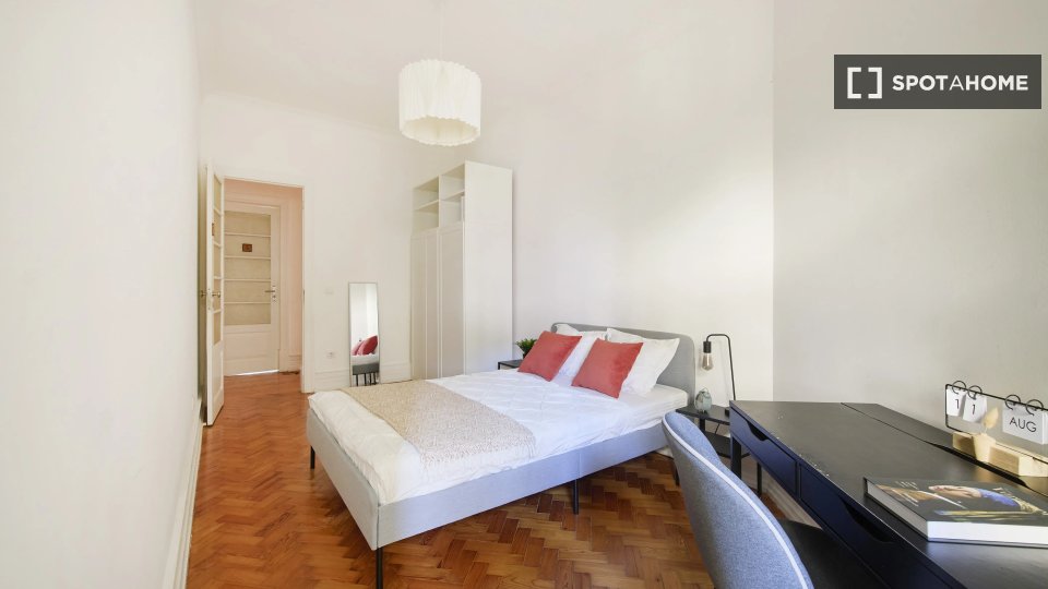 Double room Lisbon, 9 beds — photo 13