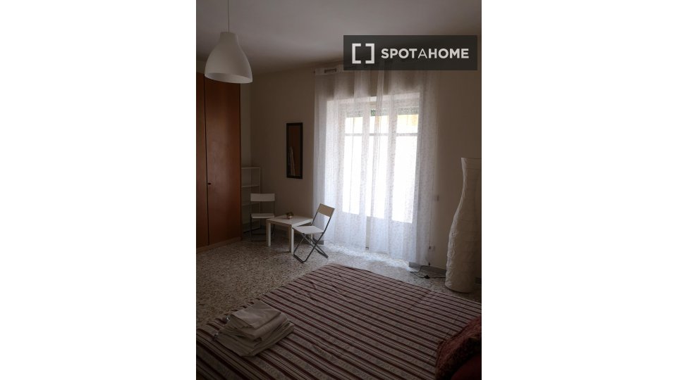 Double room Naples, 3 beds — photo 7