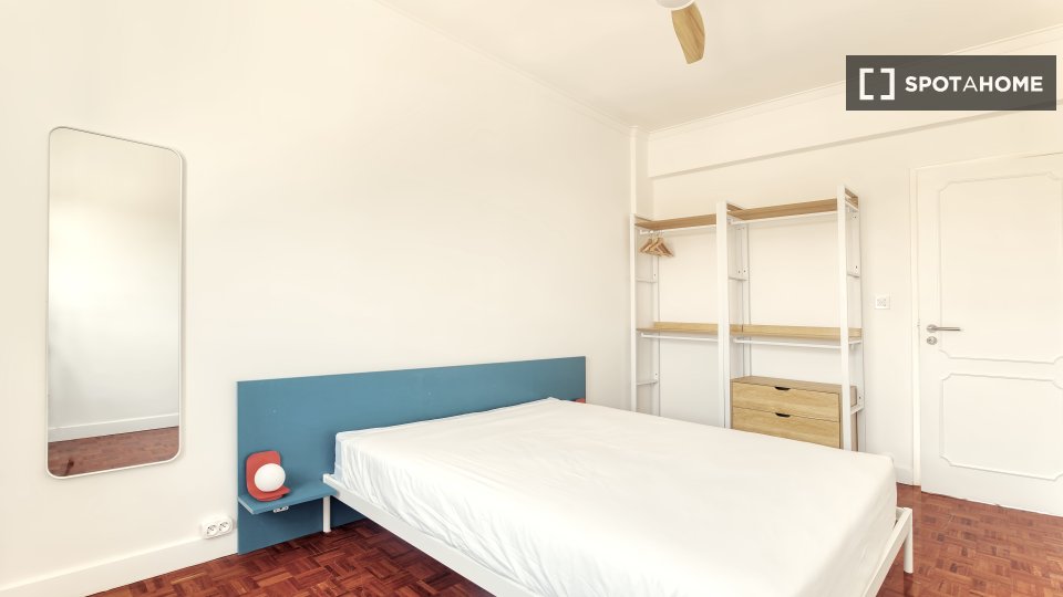 Double room Lisbon, 5 beds — photo 13