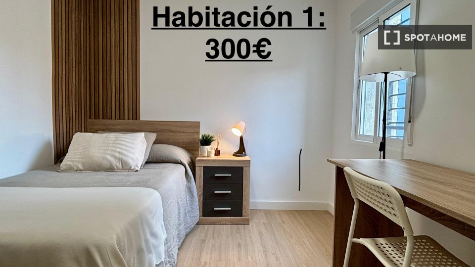 Double room Granada, 4 beds, 80m² — photo 7