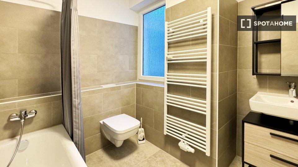 Double room Berlin, 4 beds, 110m² — photo 10