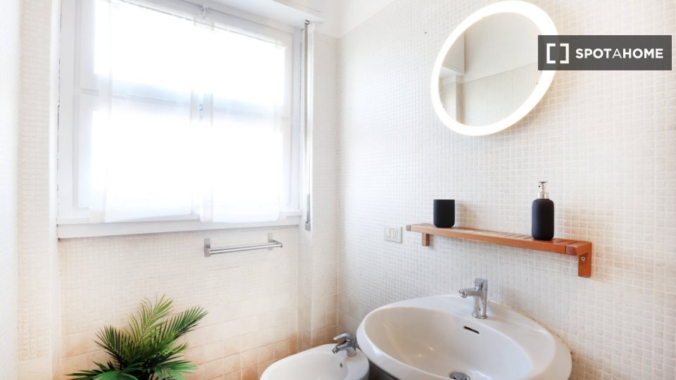 Double room Milan, 3 beds, 101m² — photo 8