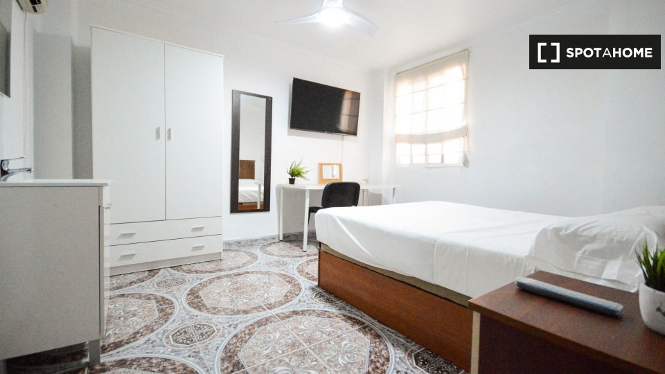 Double room Valencia, 4 beds, 95m² — photo 16