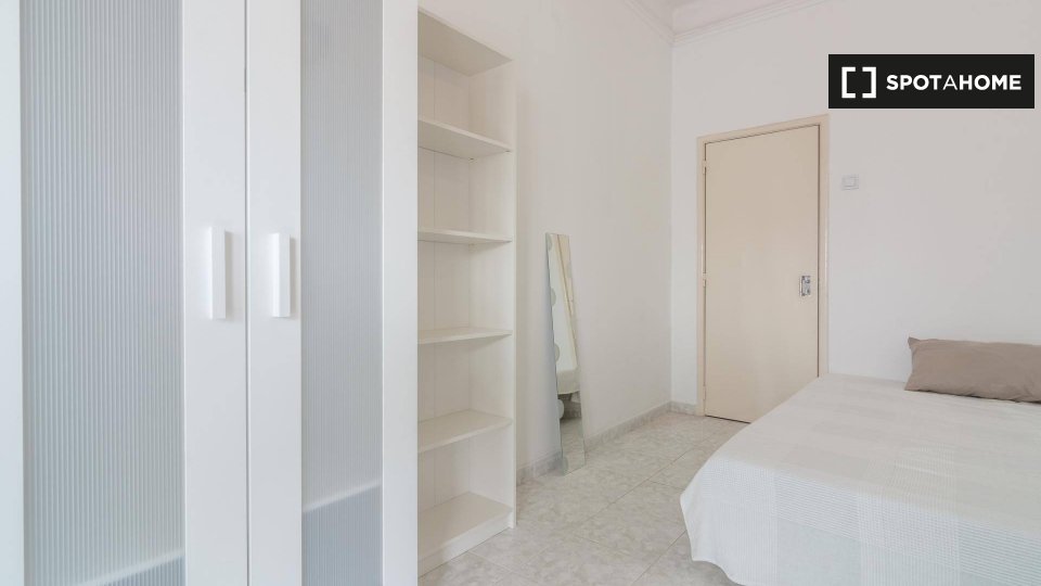 Double room Lisbon, 9 beds — photo 4