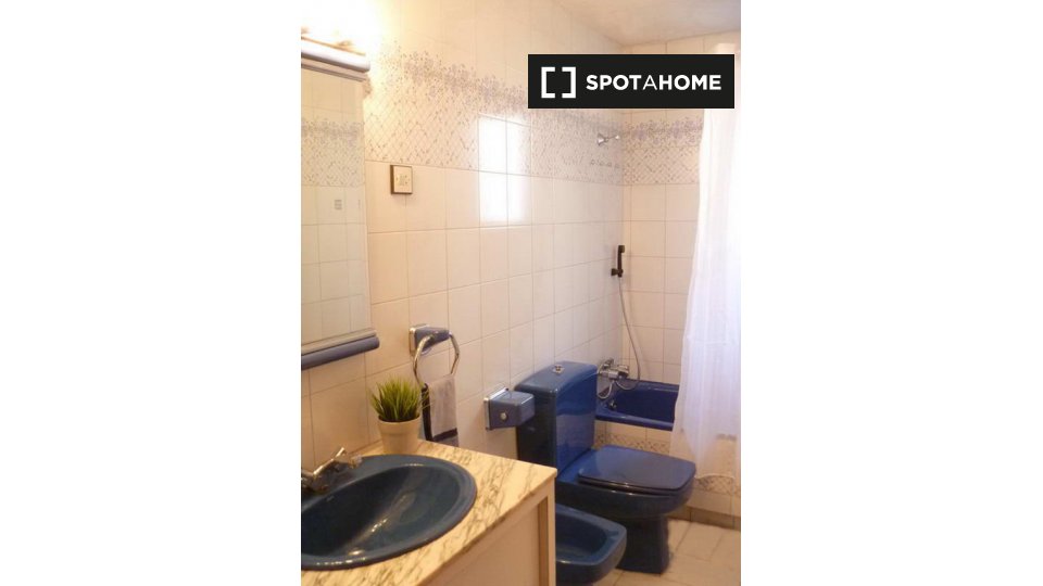 Double room Madrid, 3 beds — photo 7