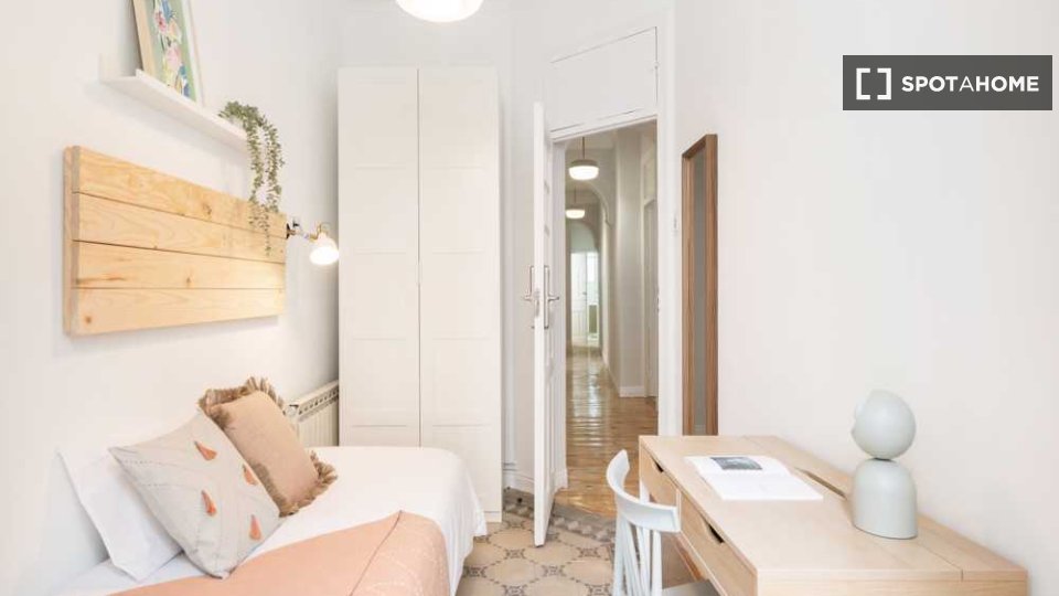 Double room Madrid, 7 beds, 260m² — photo 1