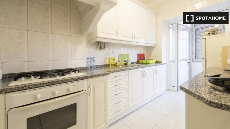Double room Lisbon, 4 beds, 160m² — photo 10