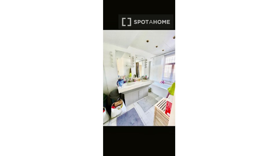 Double room Brussels, 5 beds, 180m² — photo 5
