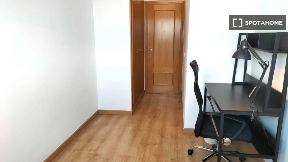 Double room Valencia, 3 beds — photo 15