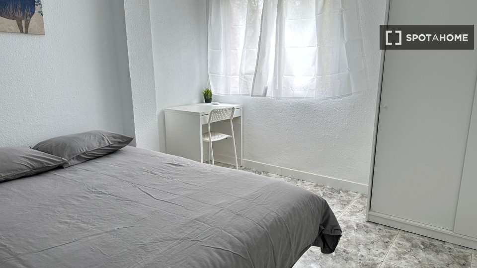 Double room Madrid, 5 beds — photo 4