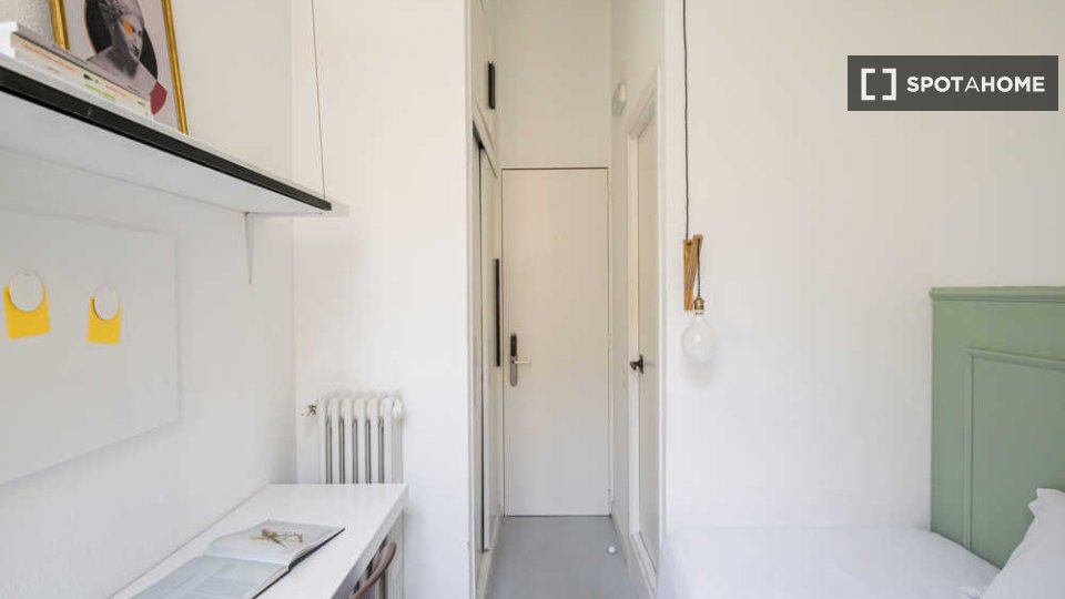 Double room Madrid, 68 beds, 2620m² — photo 40