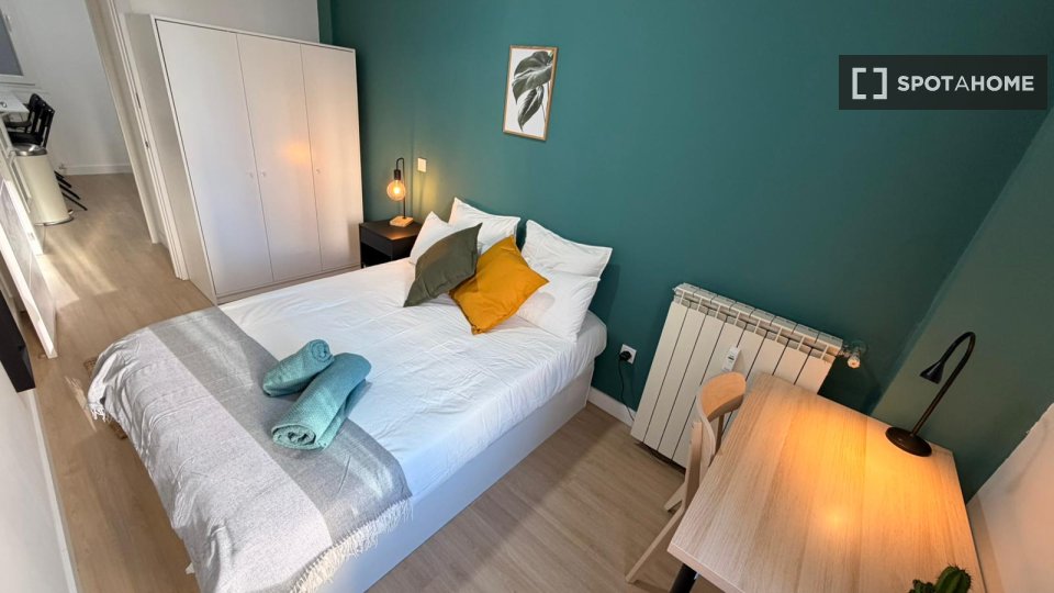 Double room Madrid, 5 beds, 90m² — photo 6