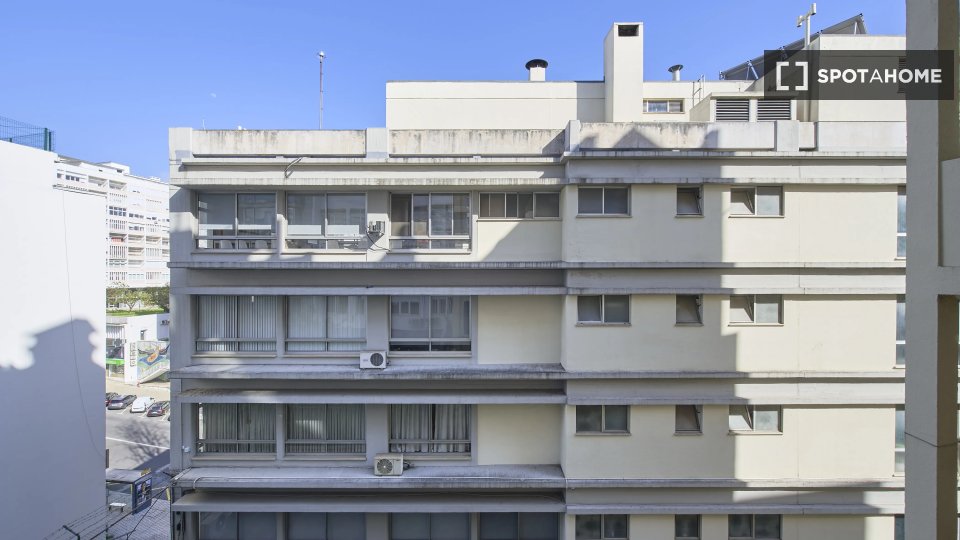 Double room Lisbon, 5 beds — photo 16
