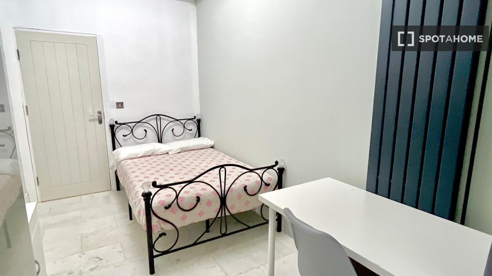 Double room London, 6 beds — photo 8