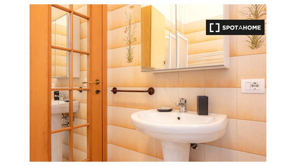 Double room Milan, 3 beds, 70m² — photo 19
