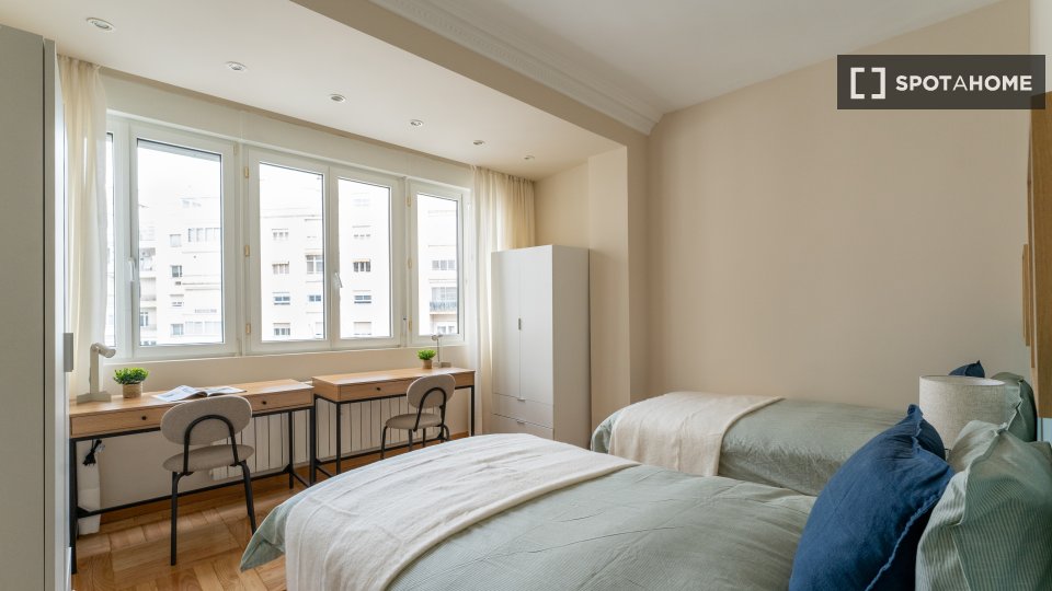 Double room Madrid, 5 beds — photo 3