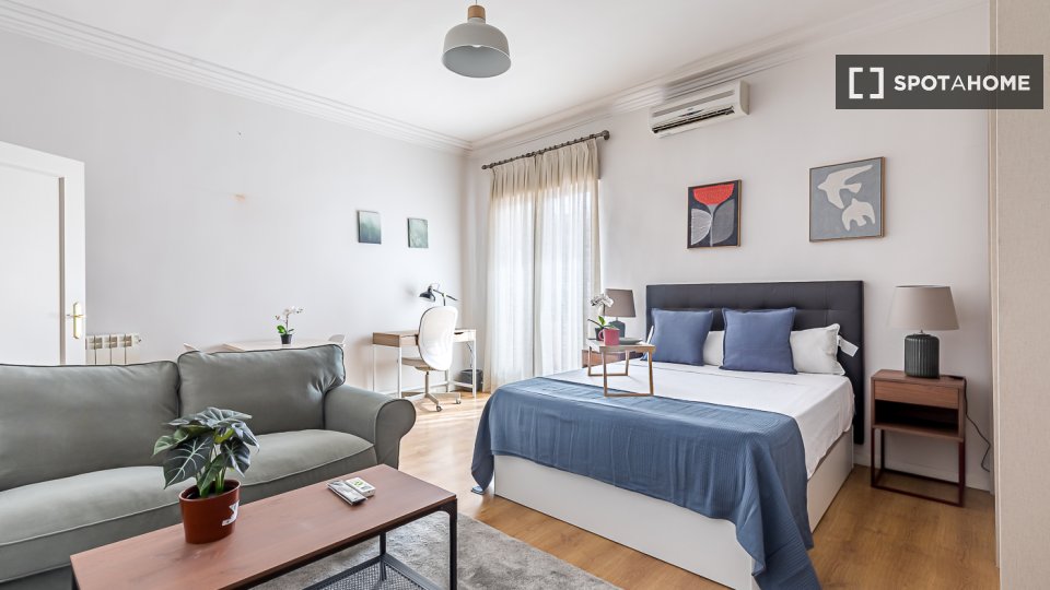 Double room Madrid, 6 beds, 158m² — photo 5