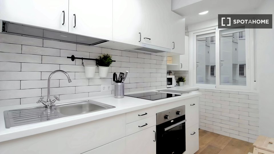 Double room Madrid, 6 beds — photo 45
