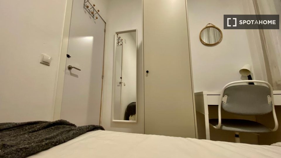 Double room Madrid, 4 beds — photo 11