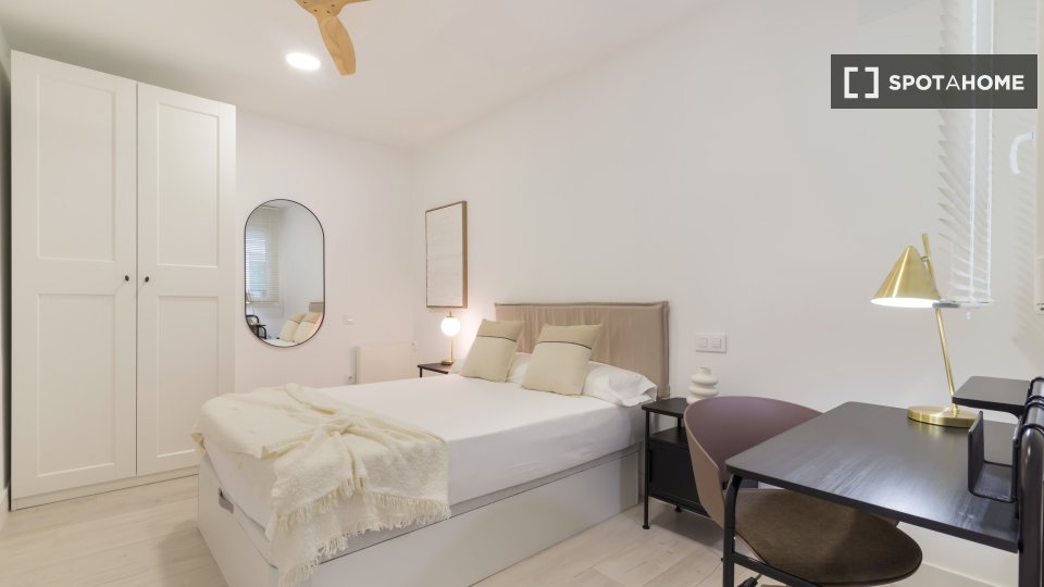 Double room Madrid, 8 beds, 240m² — photo 24