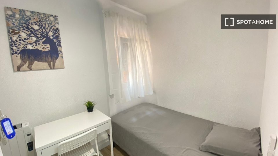 Double room Madrid, 4 beds — photo 21