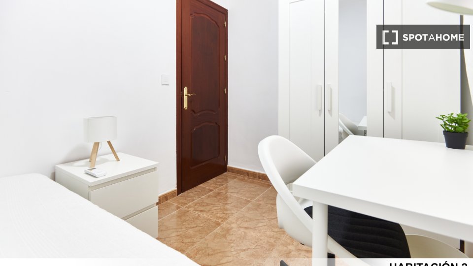 Double room Seville, 3 beds — photo 44