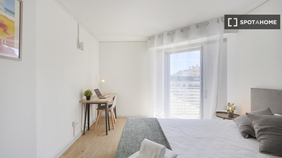 Double room Lisbon, 9 beds — photo 1
