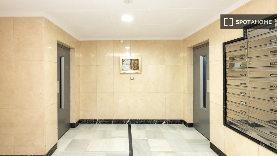 Double room Granada, 5 beds, 150m² — photo 2