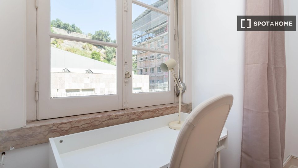 Double room Lisbon, 4 beds — photo 13