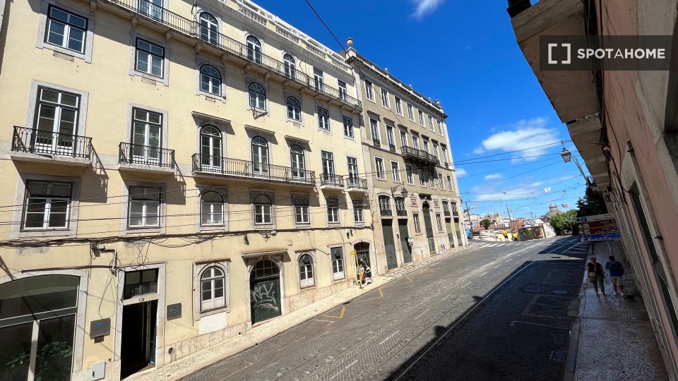 Apartment Lisbon, 2 beds, 84m² — photo 5