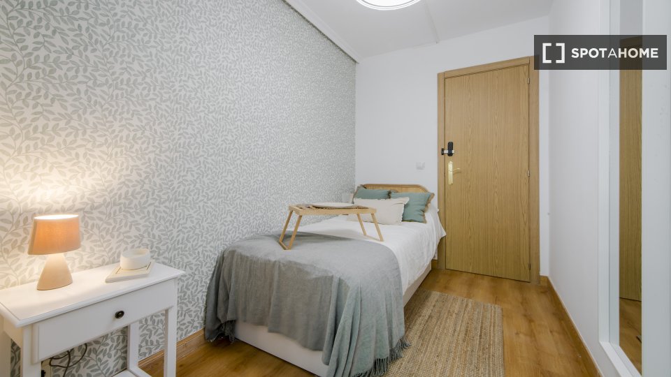 Double room Madrid, 6 beds — photo 3