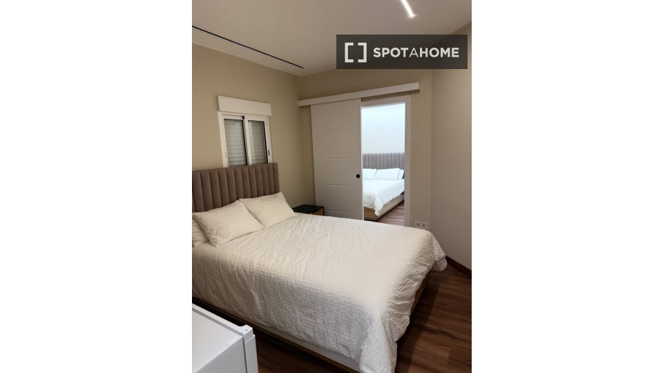 Apartment Barcelona, 3 beds, 60m² — photo 2